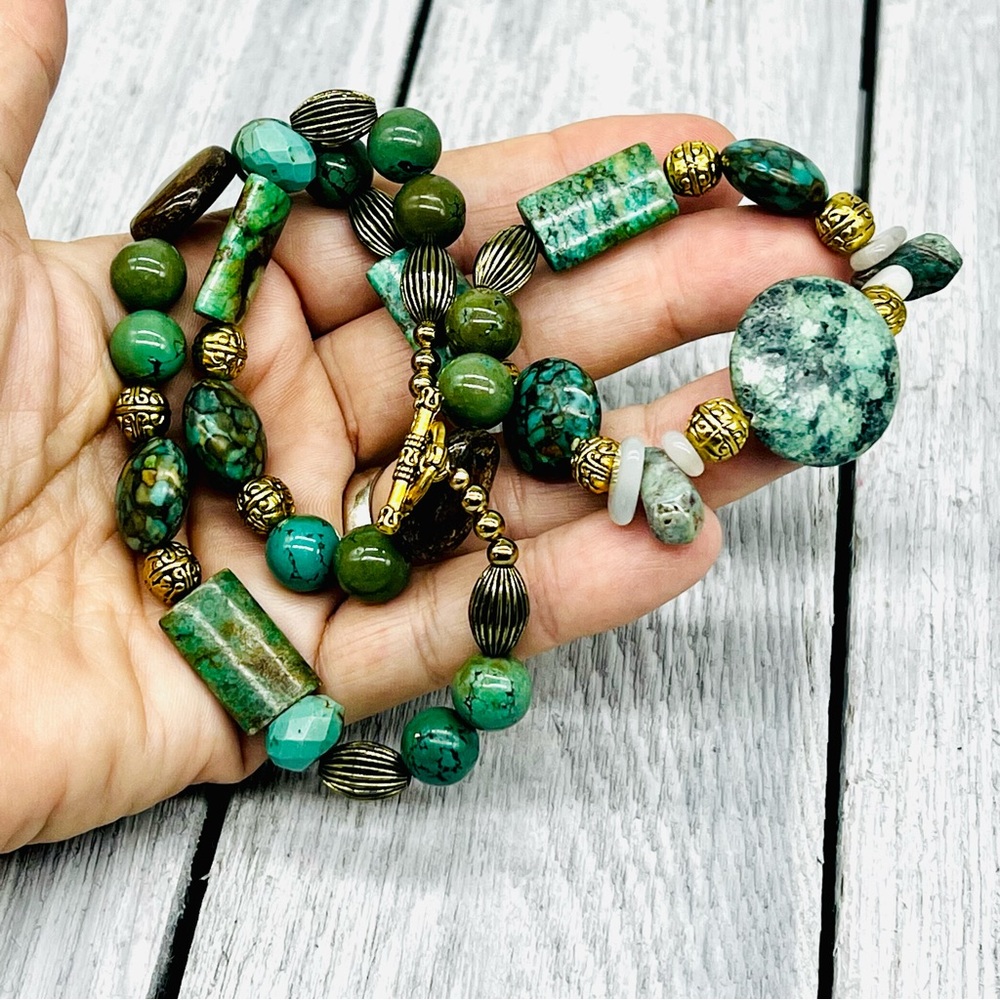 186. Estate find. Green Jasper Semi-Precious Gemstone Necklace